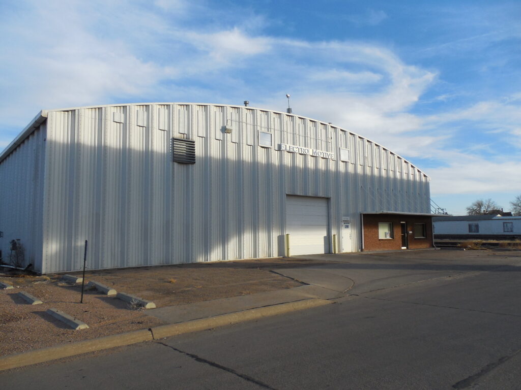 Large Industrial Shop/Warehouse 641 North Willow Commercial Investment Services
