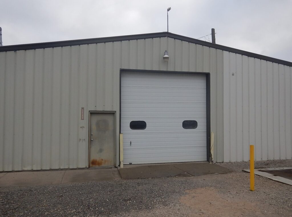 Large Industrial Shop/Warehouse 641 North Willow Commercial Investment Services